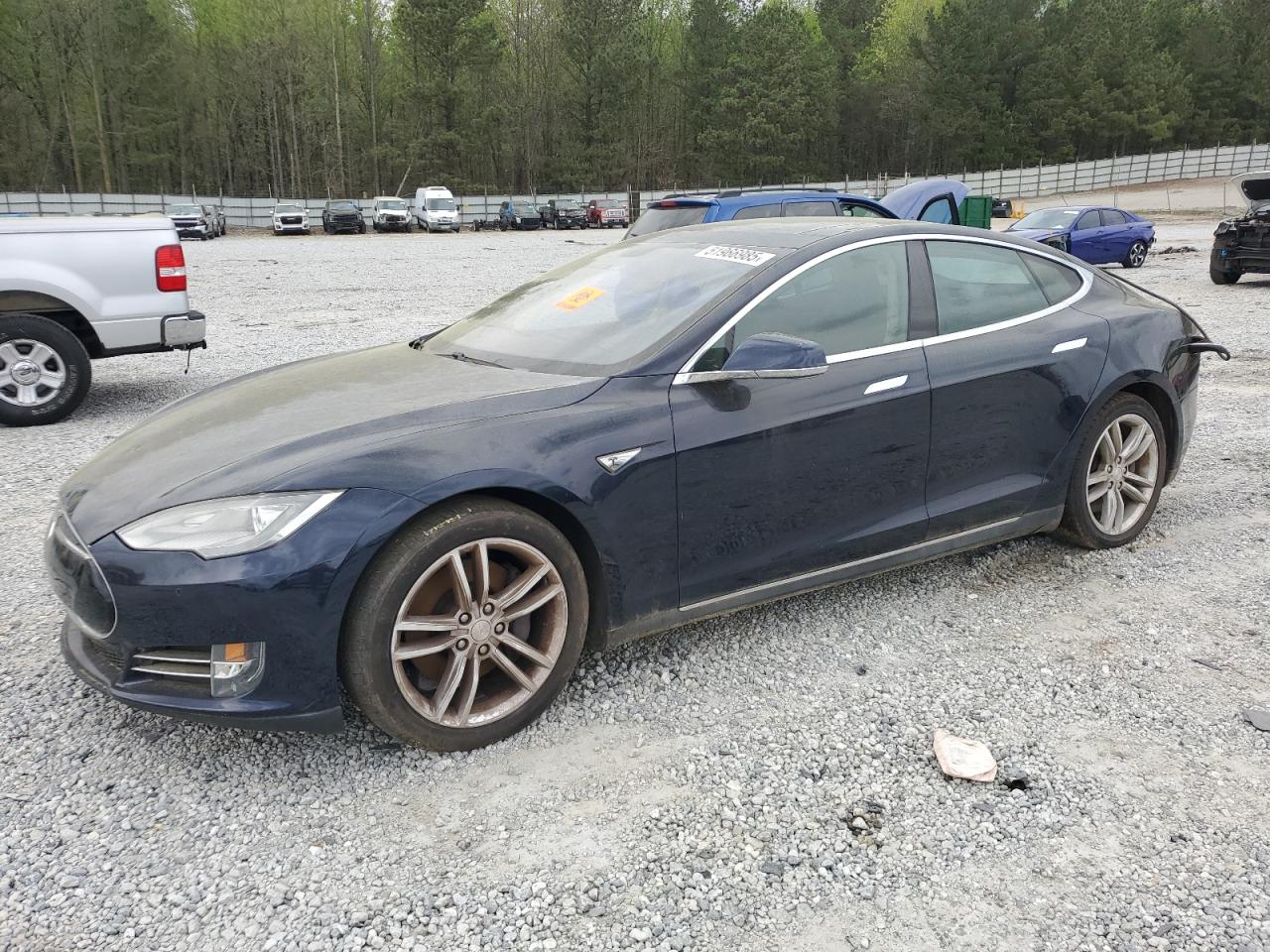 2013 Tesla Model S, VIN 5YJSA1DN6DFP23117 — Крыша