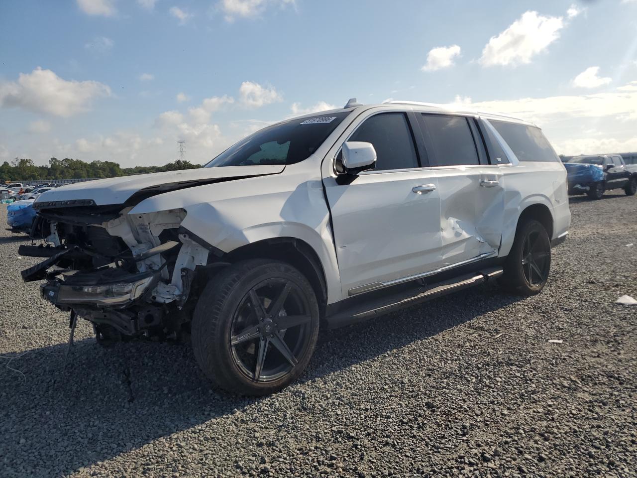 2022 Cadillac Escalade ESV Premium Luxury, VIN 1GYS3KKL4NR156719 — Front end