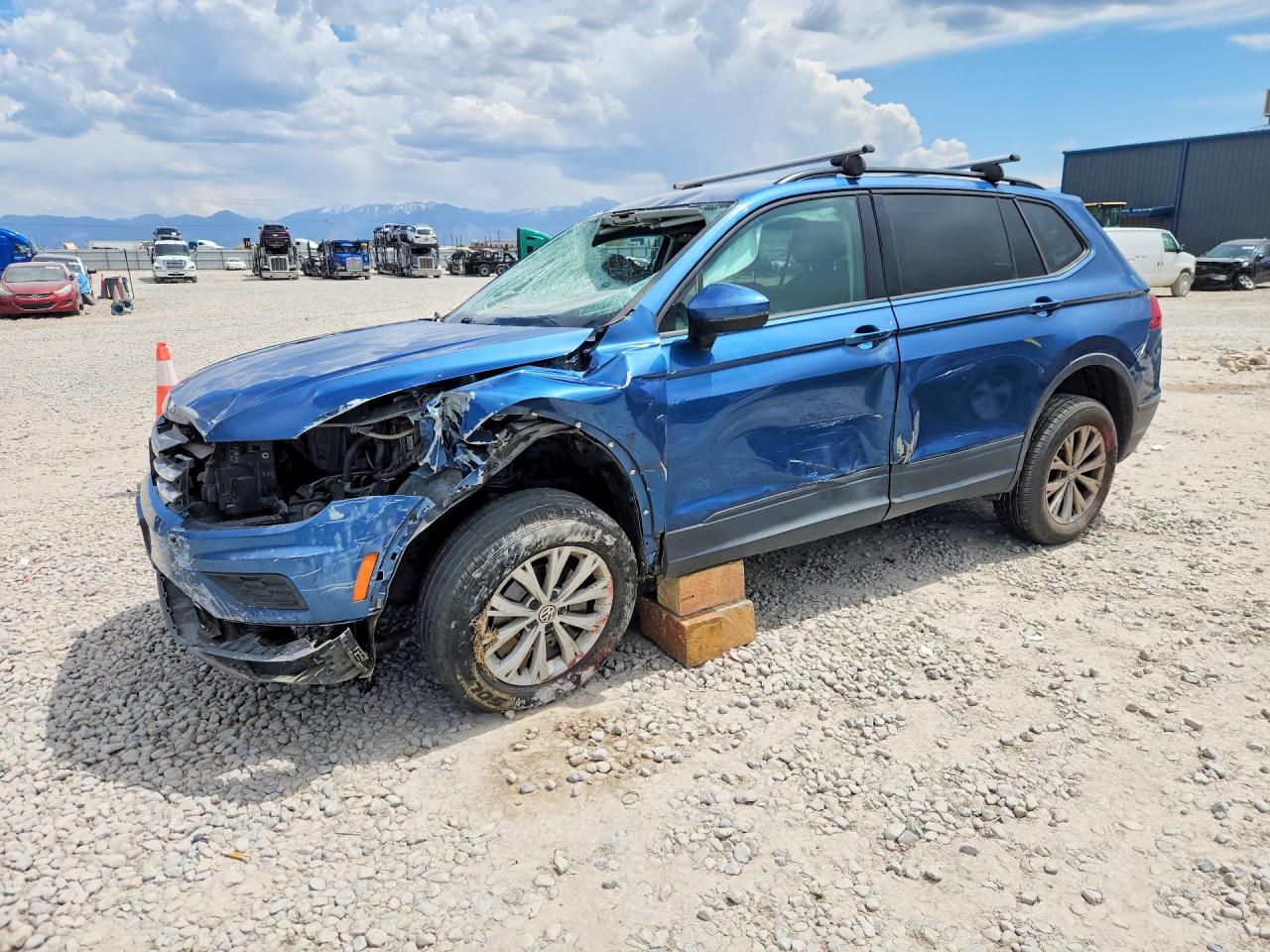 2018 Volkswagen Tiguan S, VIN 3VV1B7AX9JM021447 — Перед