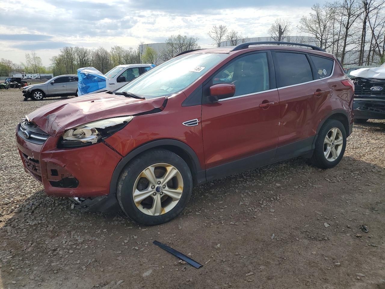 2015 Ford Escape SE, VIN 1FMCU9GXXFUA69350 — Front end