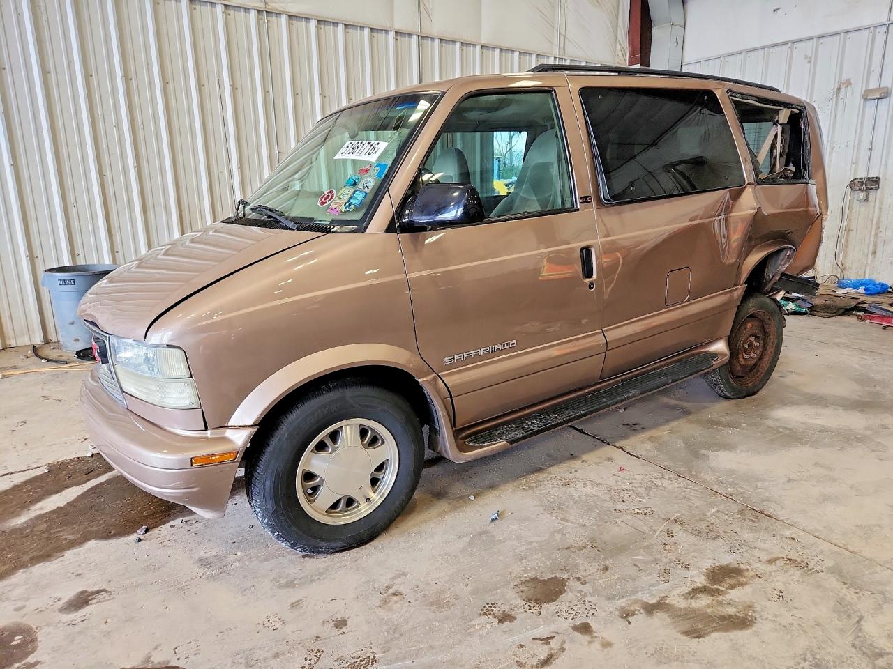 2002 GMC Safari, VIN 1GKEL19X82B513785 — Rear end