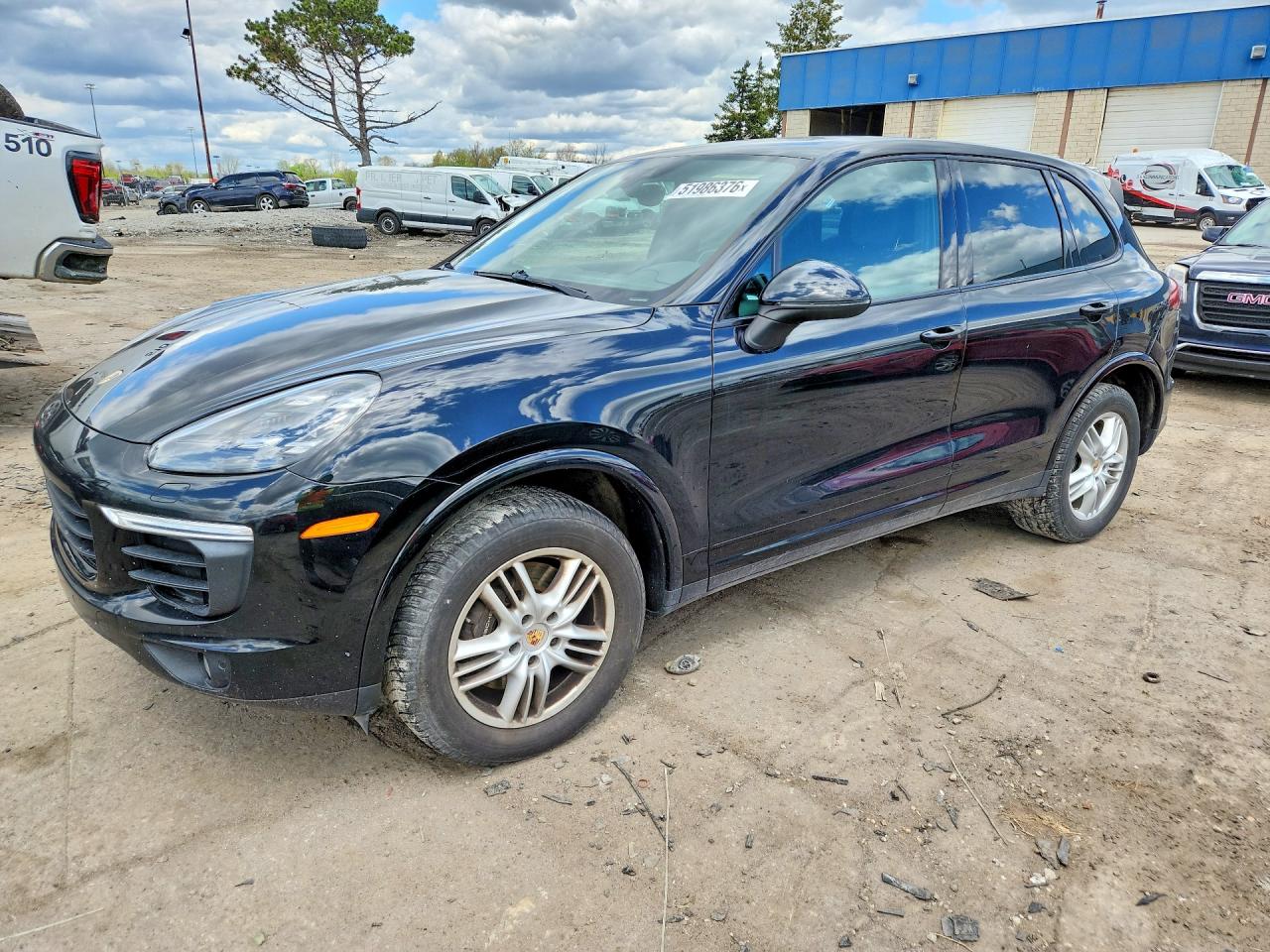 2017 Porsche Cayenne, VIN WP1AA2A20HKA83554 — Бок