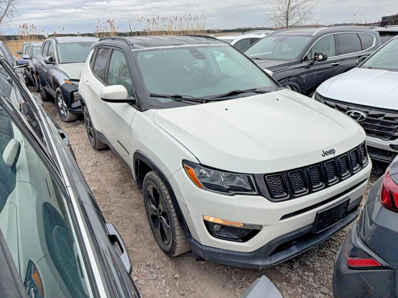 2018 Jeep Compass Latitude, VIN 3C4NJCBB0JT318823 — Front end