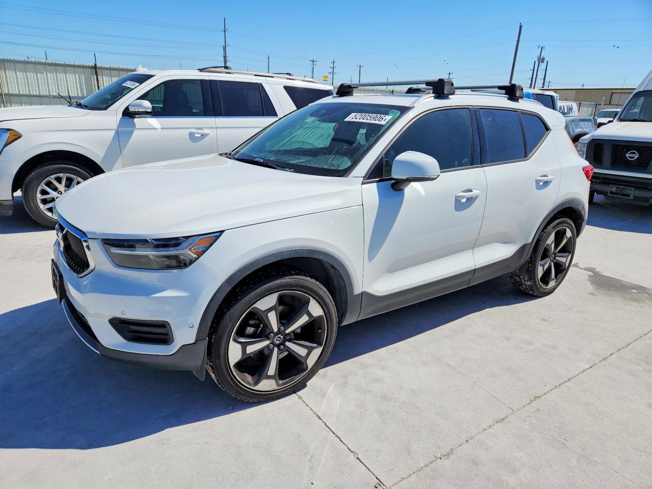 2019 Volvo XC40 Momentum, VIN YV4162XZ8K2014946 — Фото с аукциона