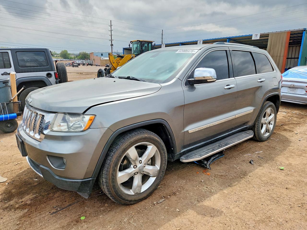 2013 Jeep Grand Cherokee Overland Summit, VIN 1C4RJECT1DC600862 — Minor dents and scratches
