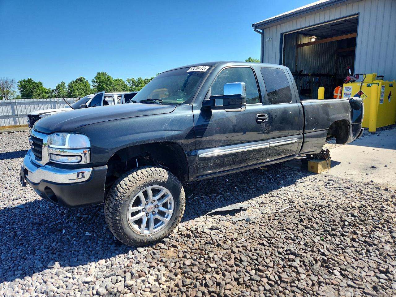 2003 GMC Sierra 1500 SLE, VIN 1GTEK19T73E379833 — Rear end