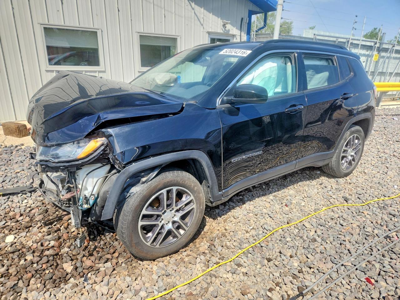 2019 Jeep Compass Altitude, VIN 3C4NJCBB7KT840687 — Перед