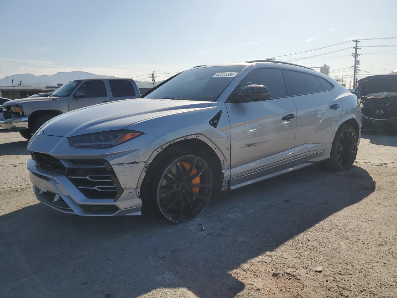 2019 Lamborghini Urus, VIN ZPBUA1ZLXKLA03290 — Side