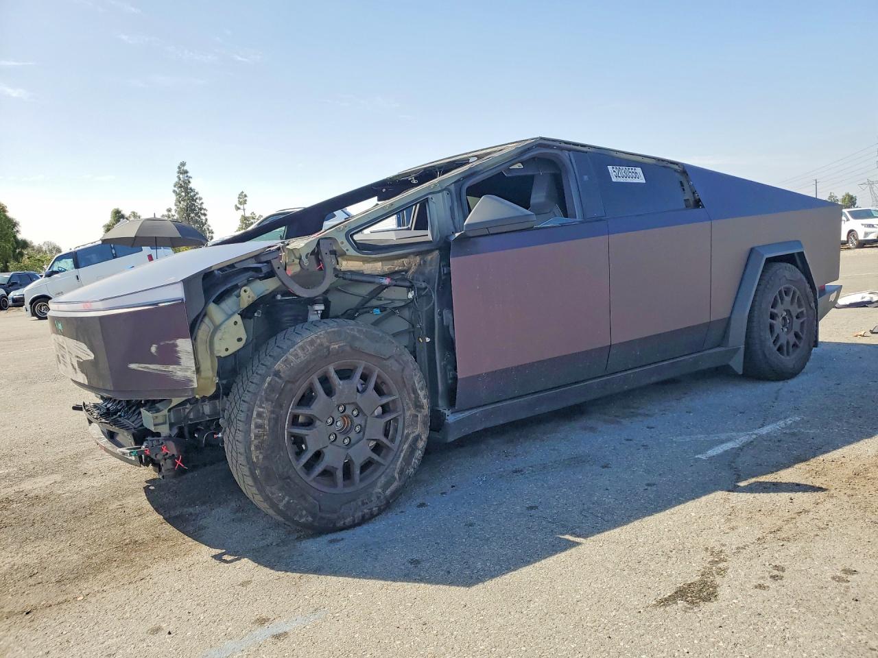 2024 Tesla Cybertruck, VIN 7G2CEHED0RA018368 — Front end