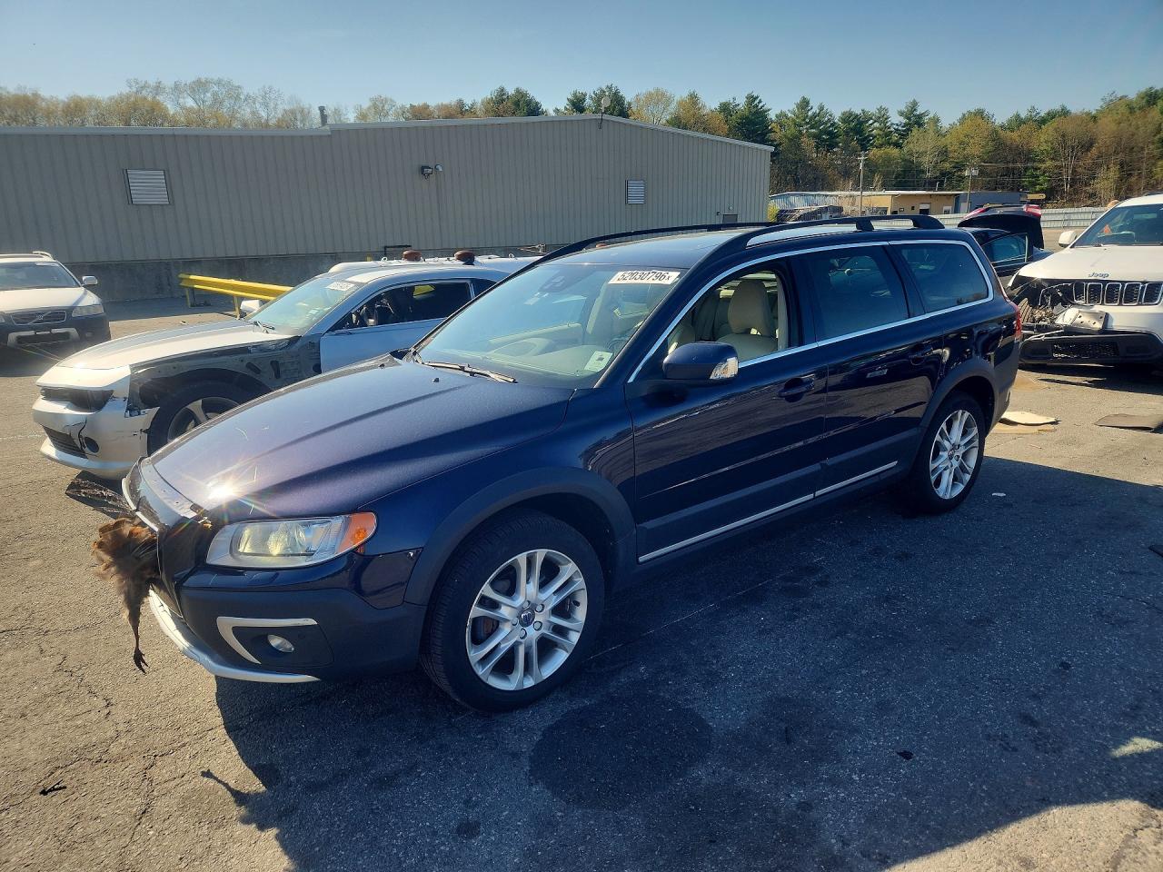 2016 Volvo XC70 T5 Platinum, VIN YV4612NM1G1243039 — Front end