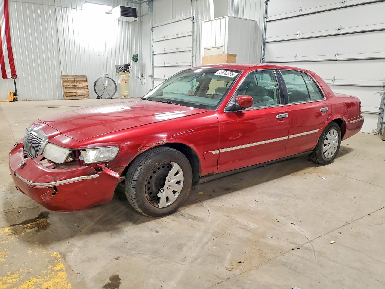 1998 Mercury Grand Marquis GS, VIN 2MEFM74WXWX667348 — Фото с аукциона 1 of 4