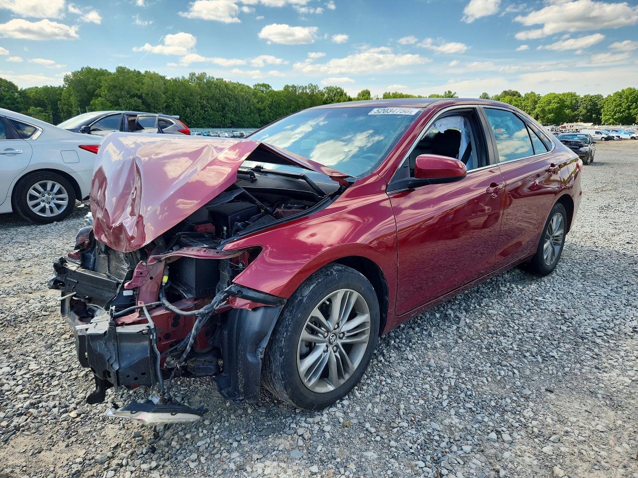 2016 Toyota Camry SE, VIN 4T1BF1FK2GU580243 — Front end