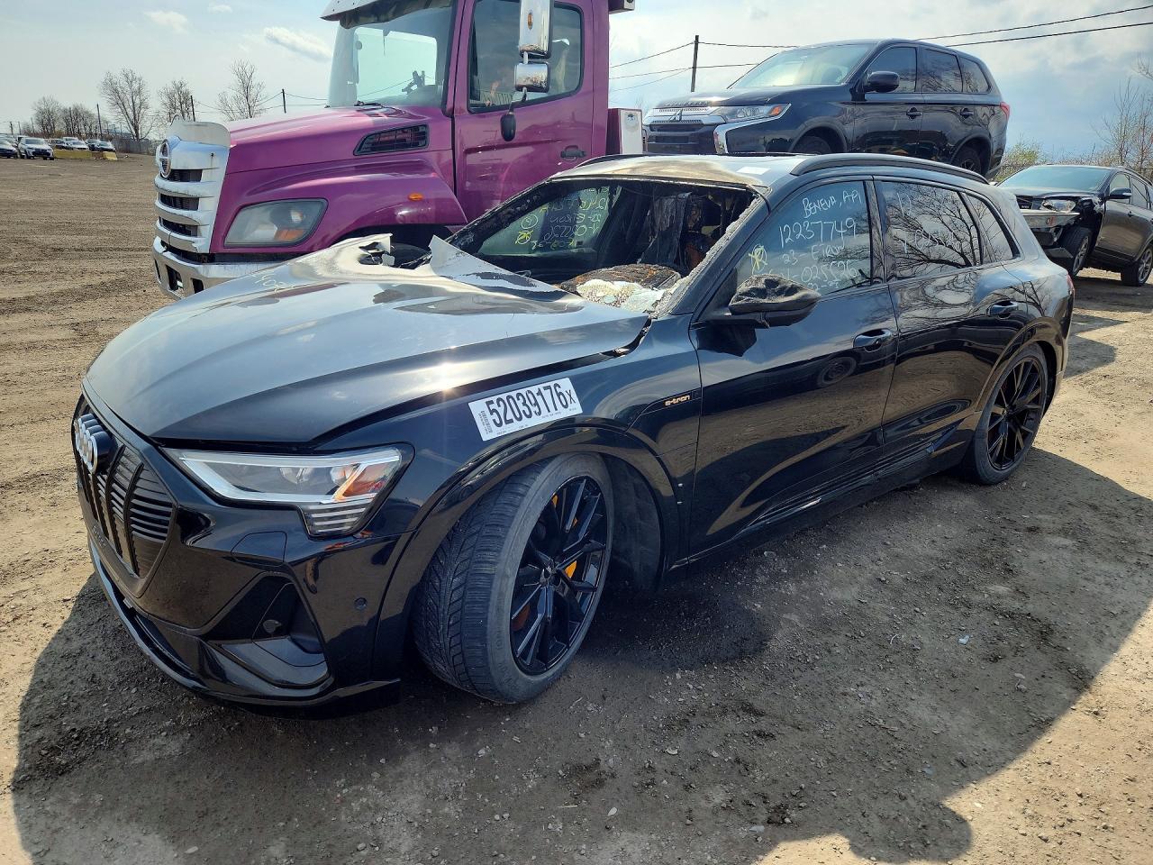 2023 Audi e-tron Premium, VIN WA1AAAGE5PB025526 — Пожар в салоне