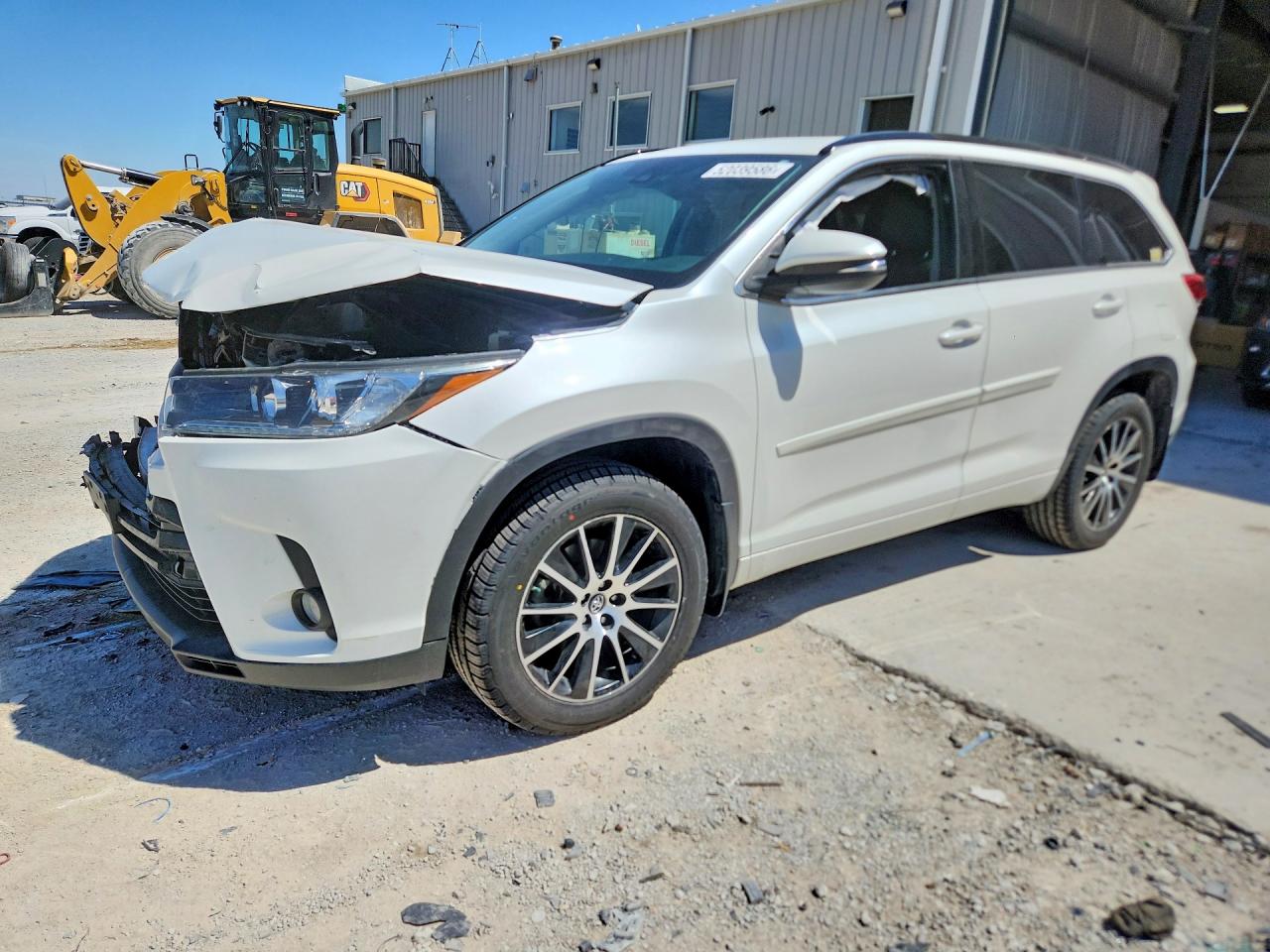 2017 Toyota Highlander XLE, VIN 5TDJZRFH0HS433158 — Front end