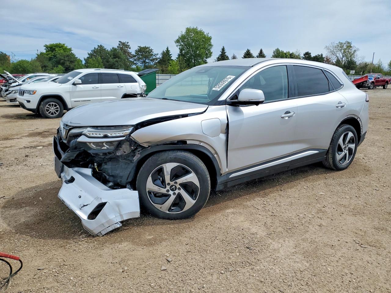 2024 VinFast VF 8 Eco, VIN RLLV1AEB2RH008950 — Front end