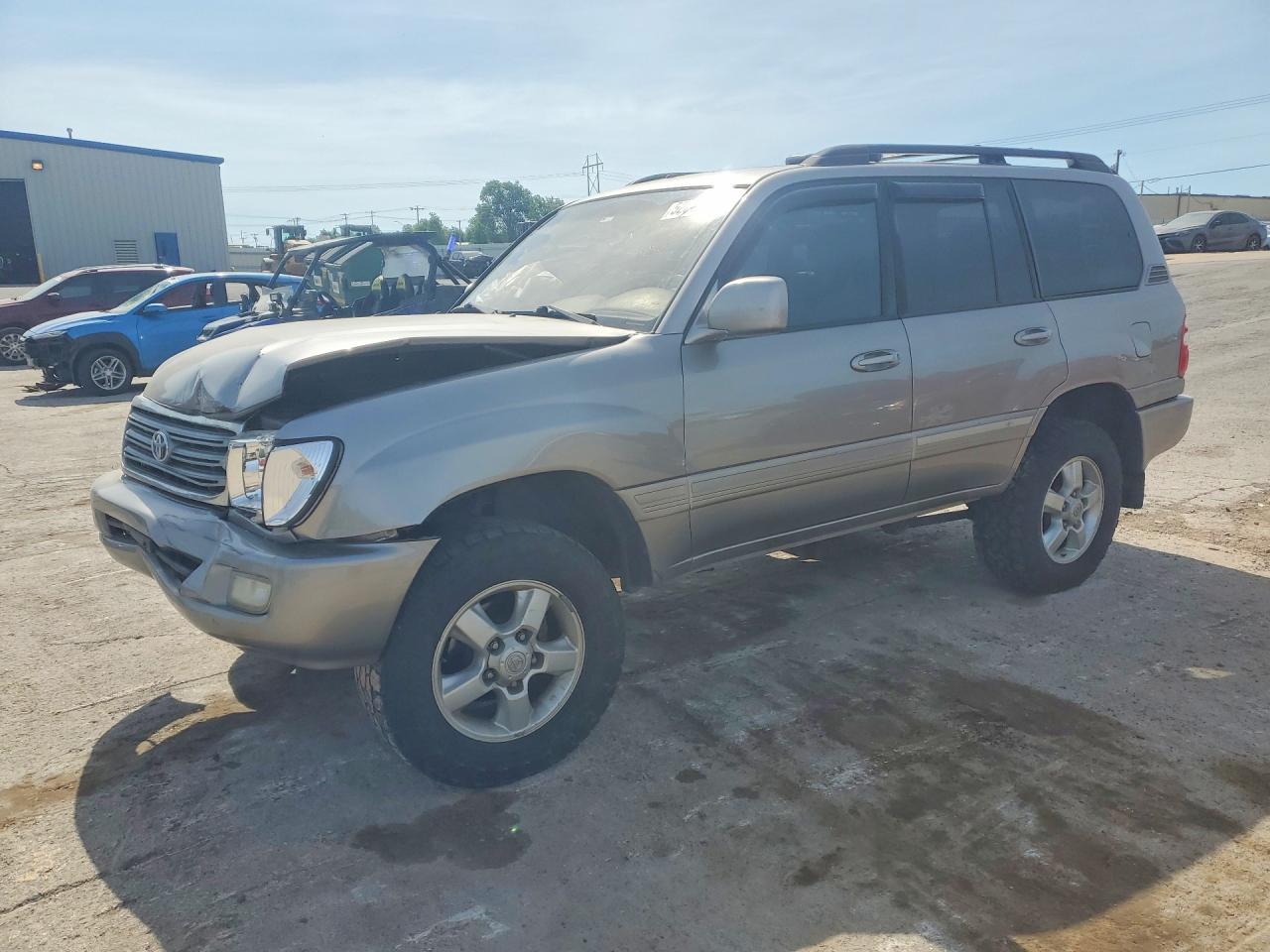2005 Toyota Land Cruiser, VIN JTEHT05J152074191 — Front end