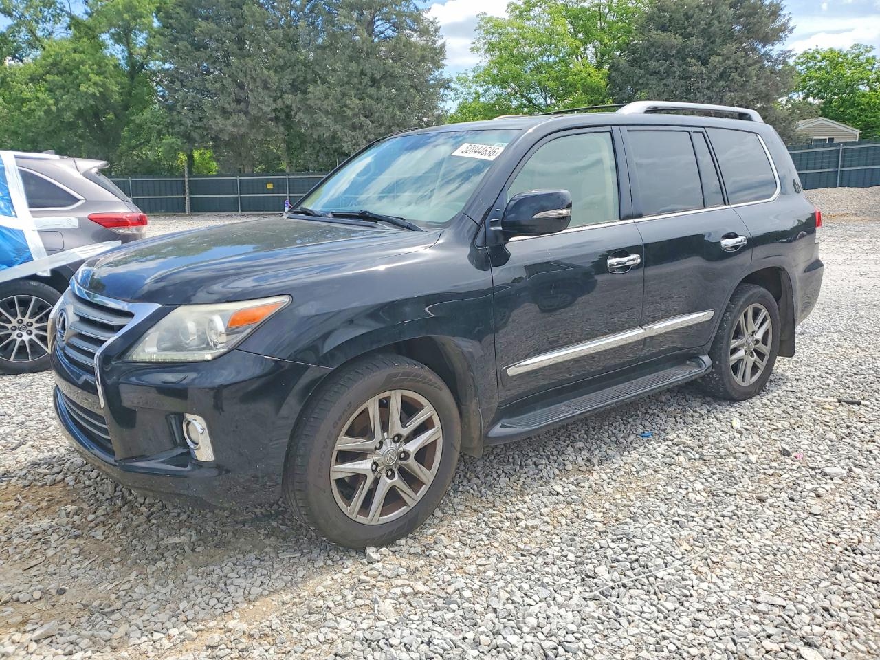 2013 Lexus LX 570, VIN JTJHY7AX0D4124202 — Зад