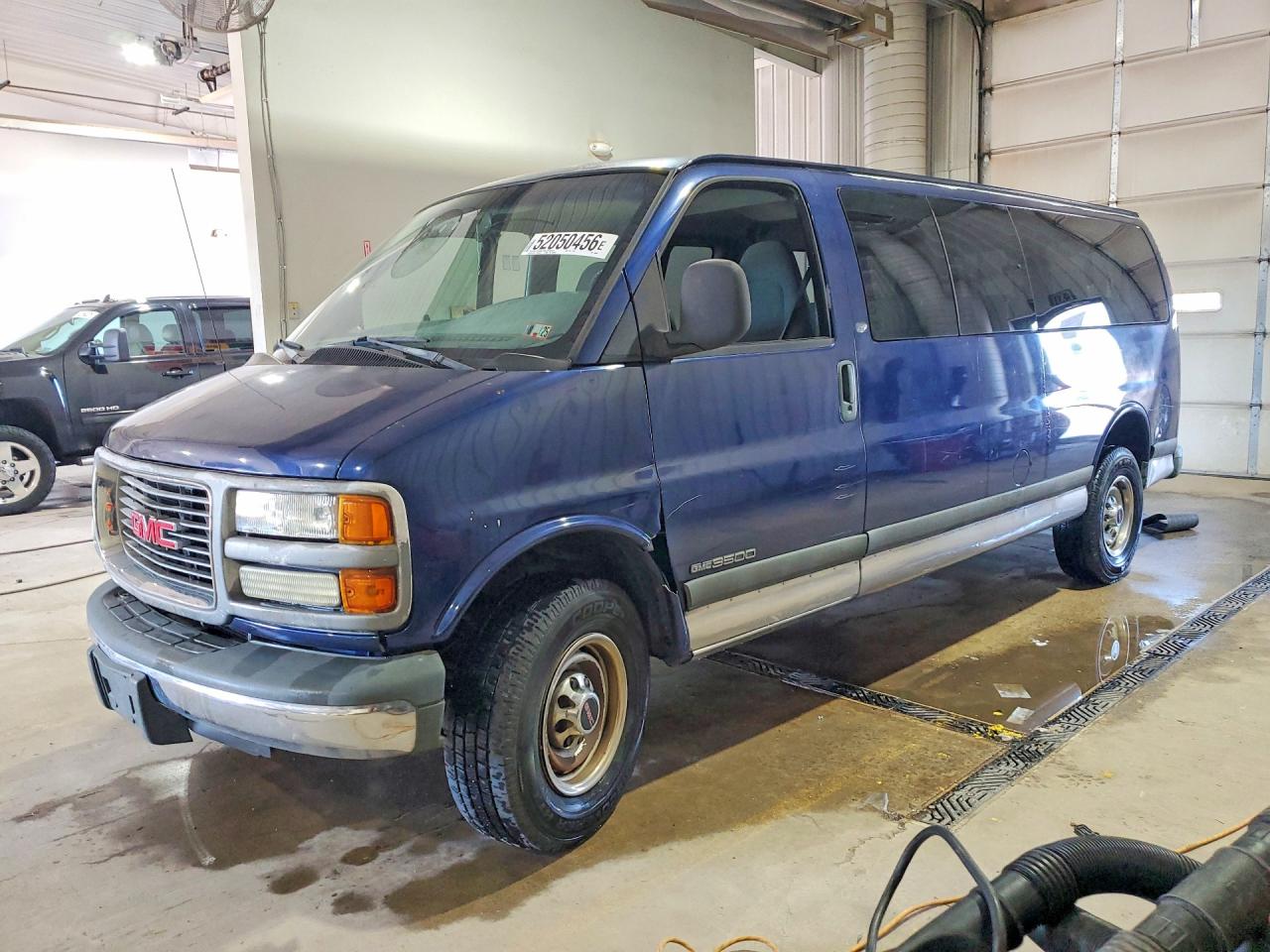 2002 GMC Savana, VIN 1GJHG39R321136954 — Side