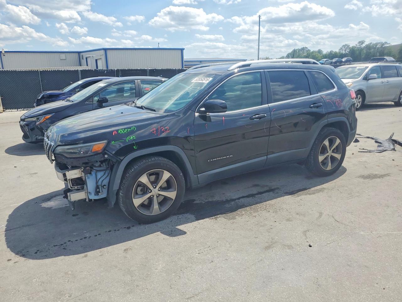 2019 Jeep Cherokee Limited, VIN 1C4PJMDN5KD260561 — Front end