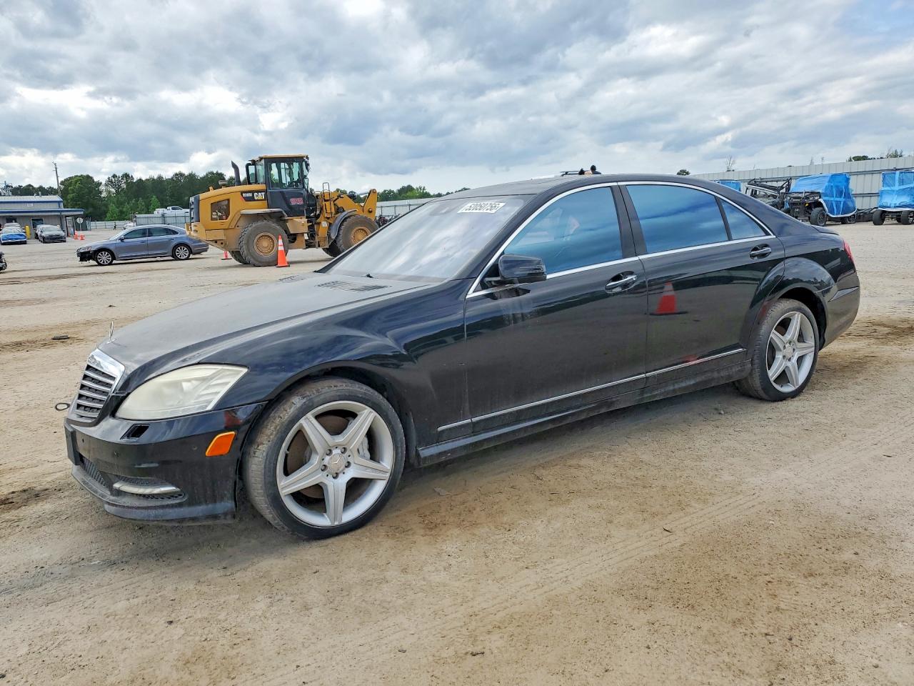 2011 Mercedes-Benz S 550, VIN WDDNG8GB6BA374817 — Minor dents and scratches