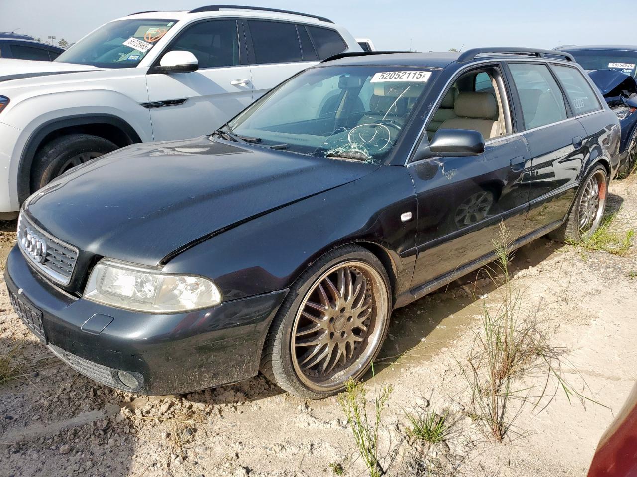 1999 Audi A4, VIN WAUZZZ8DZXA262028 — Перед