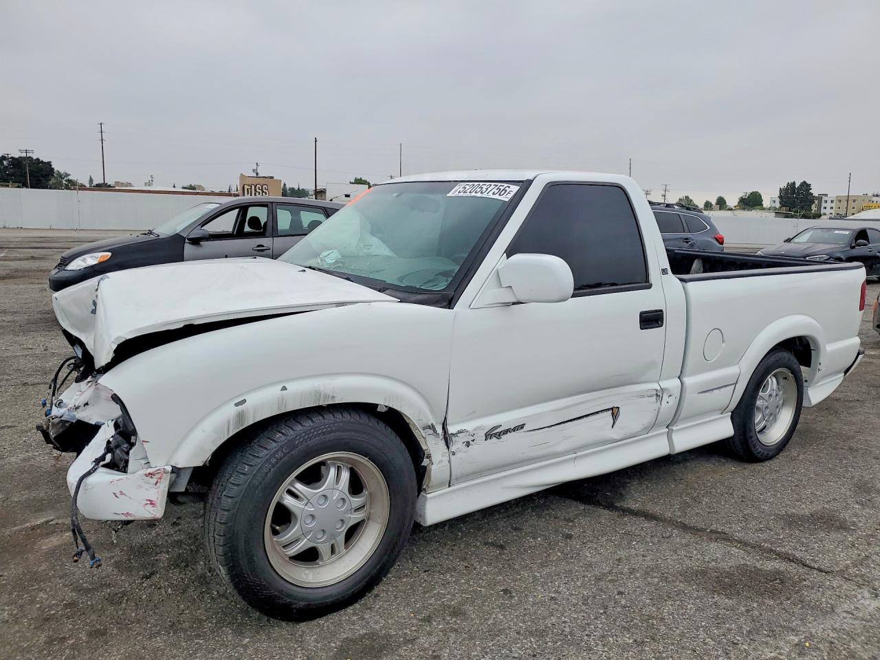 2000 Chevrolet S-10 LS, VIN 1GCCS1447Y8180245 — Vandalism