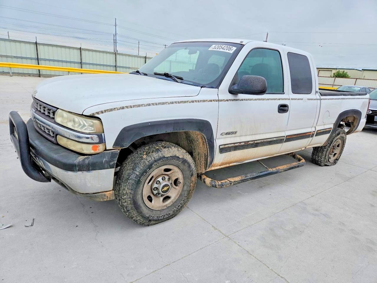 2000 Chevrolet Silverado 2500 LS, VIN 1GCFC29U5YE419088 — Rear end