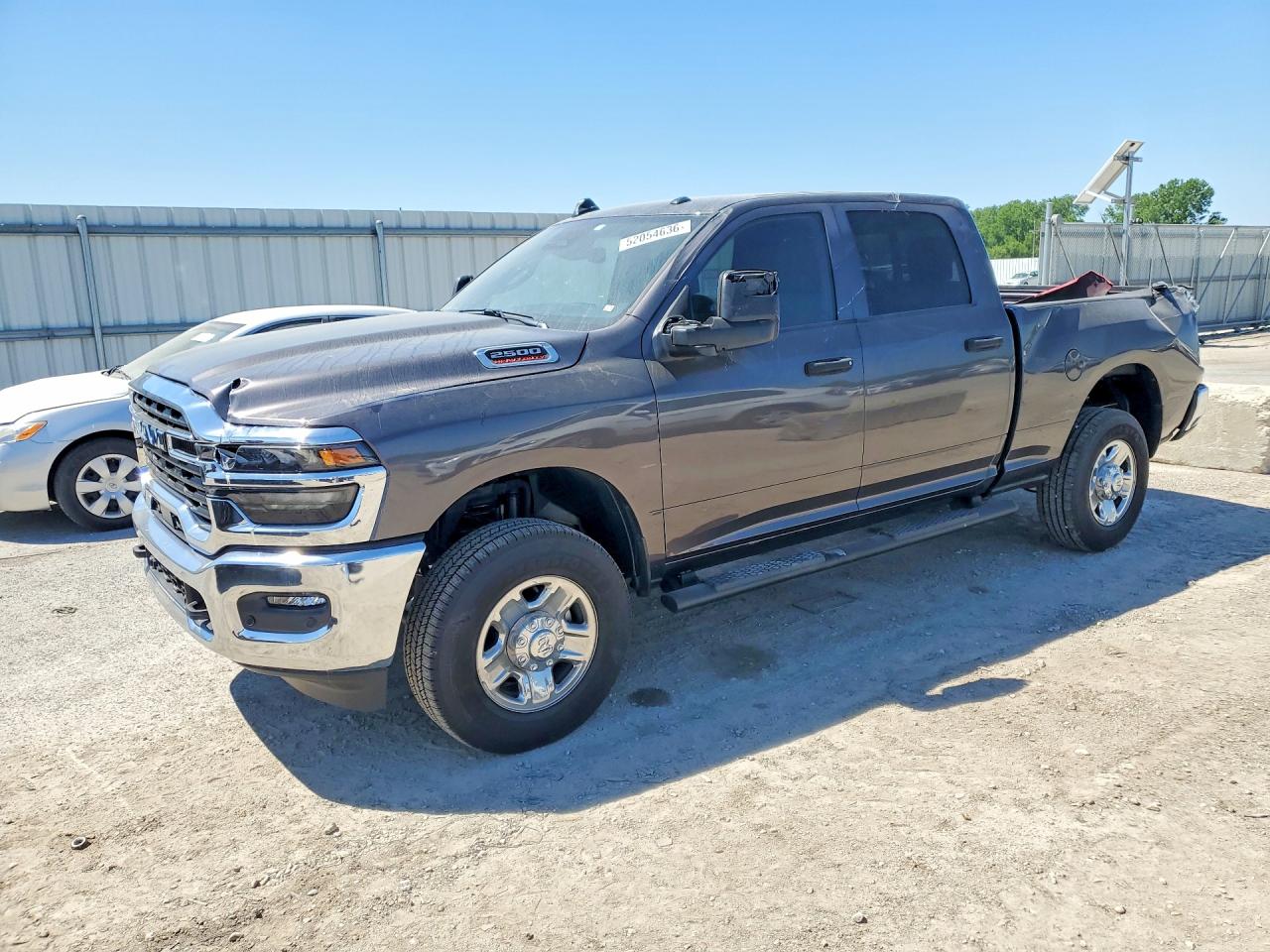 2025 Ram 2500 Tradesman, VIN 3C6UR5CJ7SG541903 — Перед