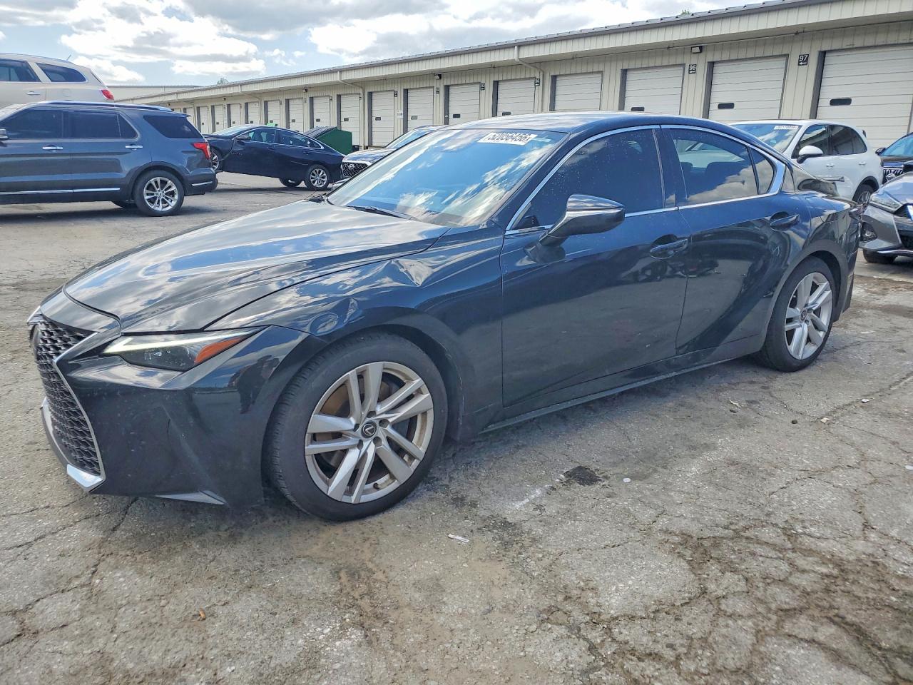 2021 Lexus IS 300, VIN JTHA81F29M5045103 — Бок