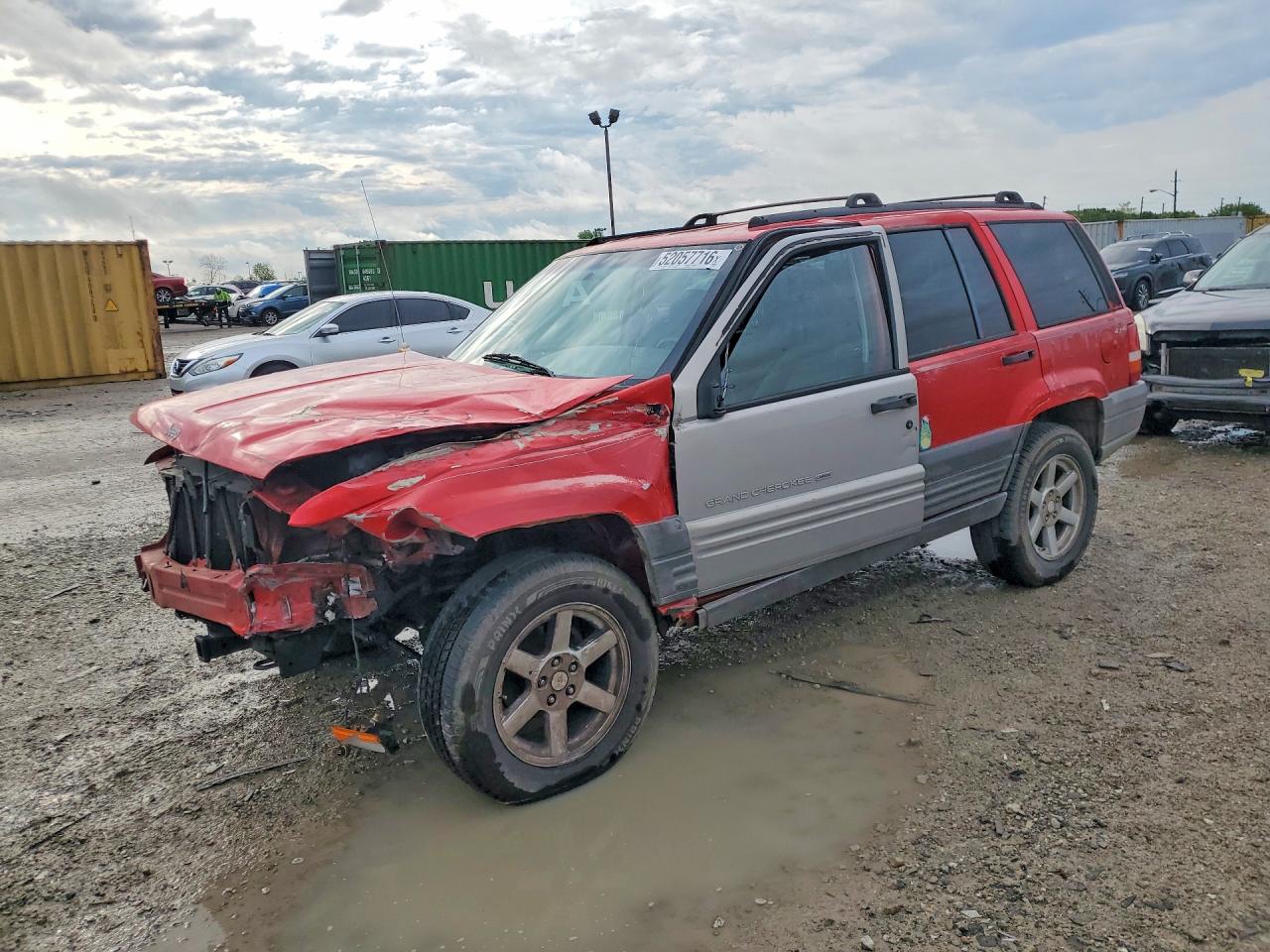 1998 Jeep Grand Cherokee Laredo, VIN 1J4GZ58S7WC123321 — Front end
