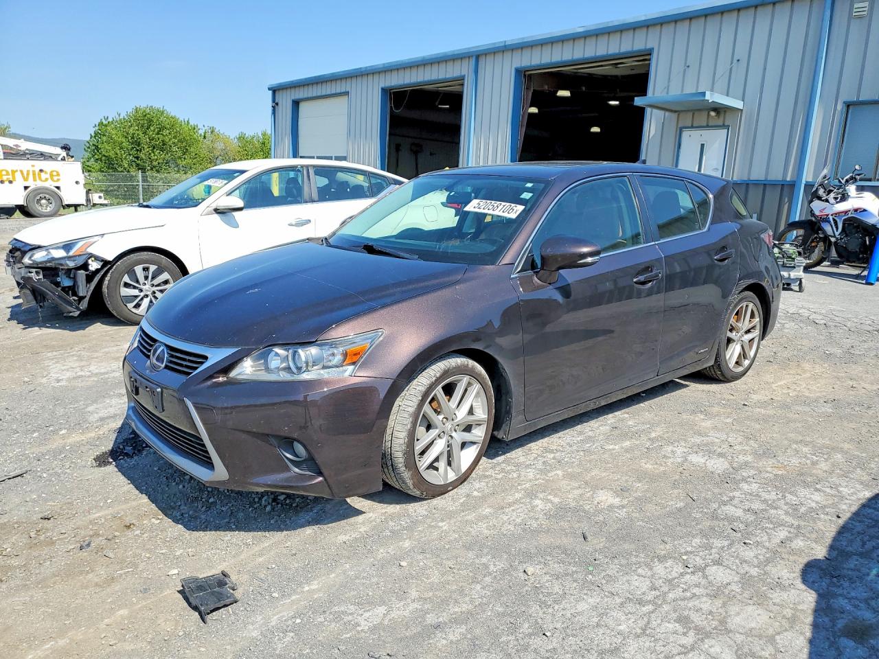 2015 Lexus CT 200h, VIN JTHKD5BHXF2237345 — Front end