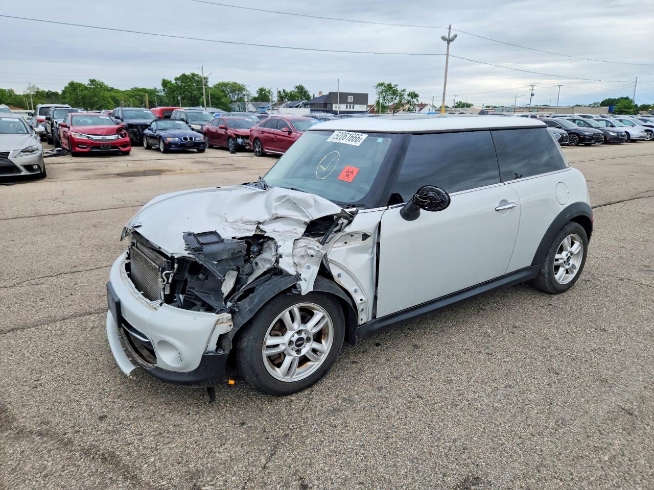 2012 MINI Hardtop, VIN WMWSU3C51CT264110 — Перед