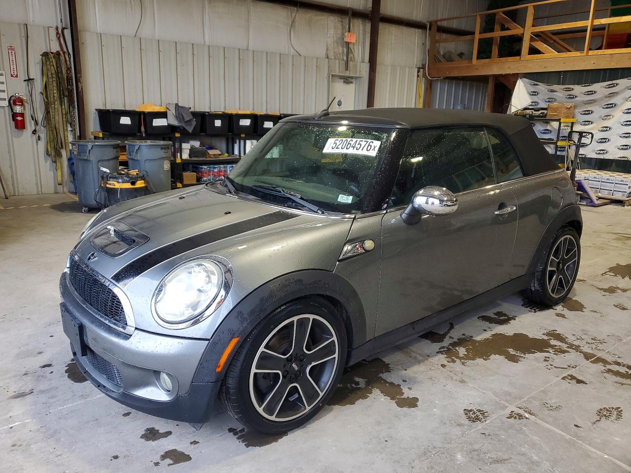 2010 MINI Convertible S, VIN WMWMS3C55ATY09012 — Зад