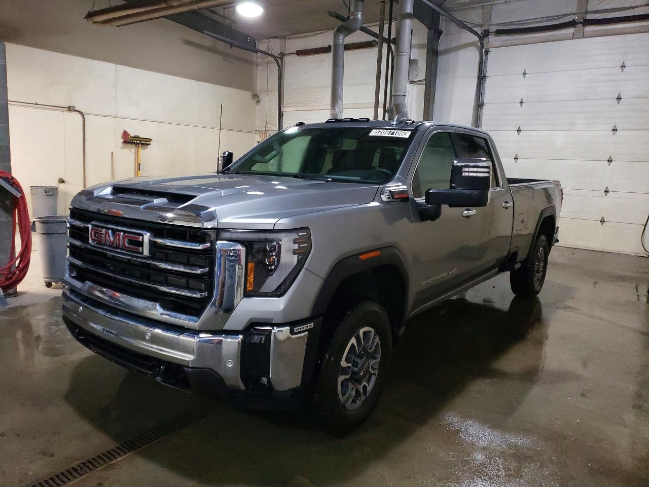 2025 GMC Sierra 3500HD SLT, VIN 1GT4UUEY1SF302361 — Normal wear