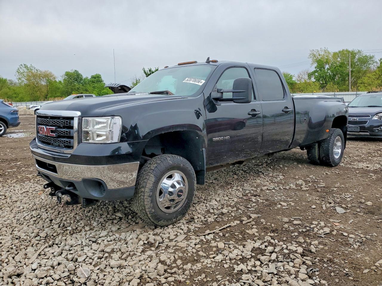 2011 GMC Sierra 3500HD DRW SLT, VIN 1GT424C85BF170827 — Minor dents and scratches