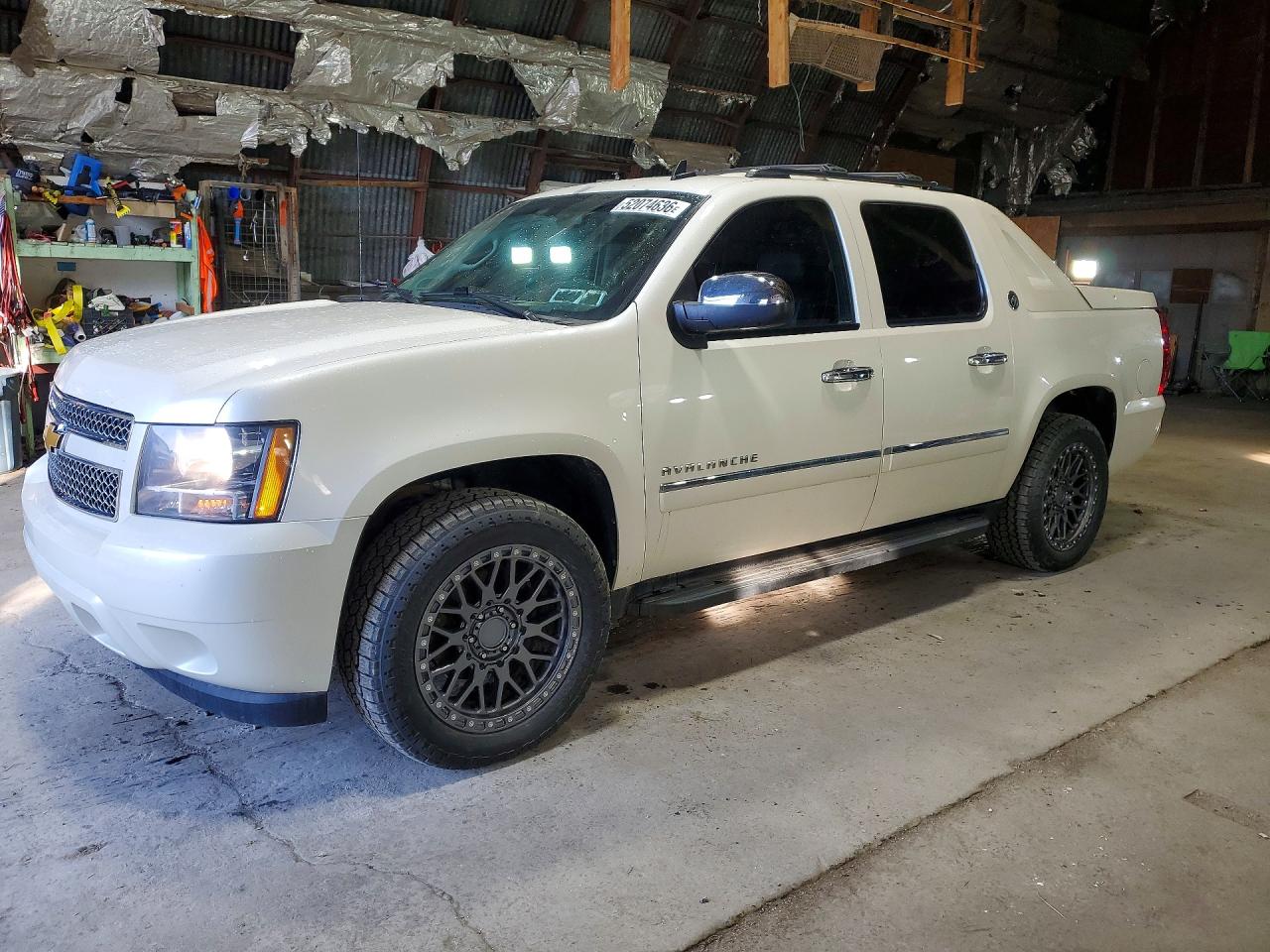 2013 Chevrolet Avalanche LTZ, VIN 3GNTKGE78DG125150 — Rear end
