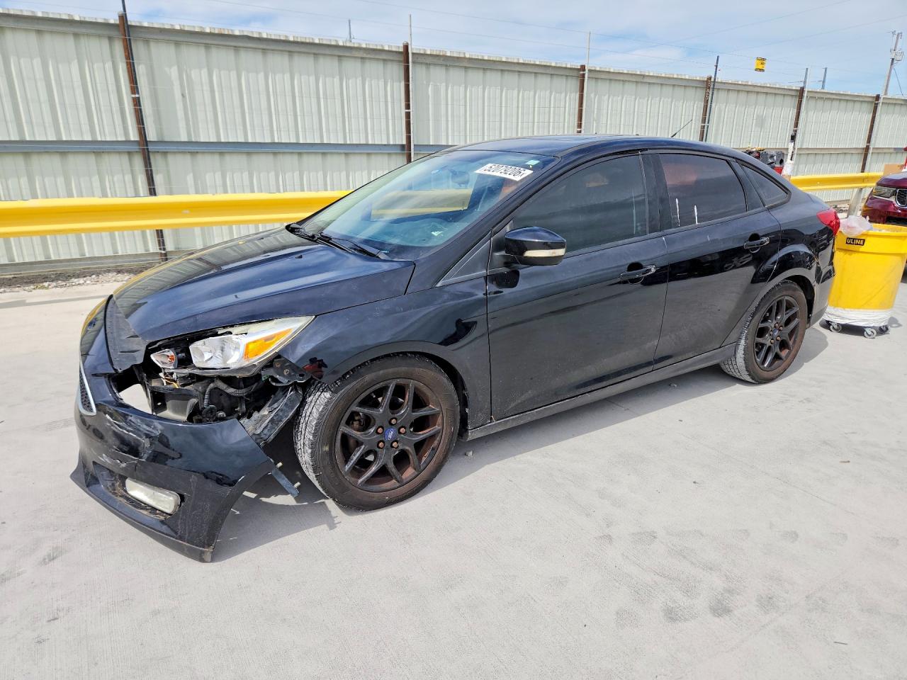 2016 Ford Focus SE, VIN 1FADP3F24GL220165 — Front end