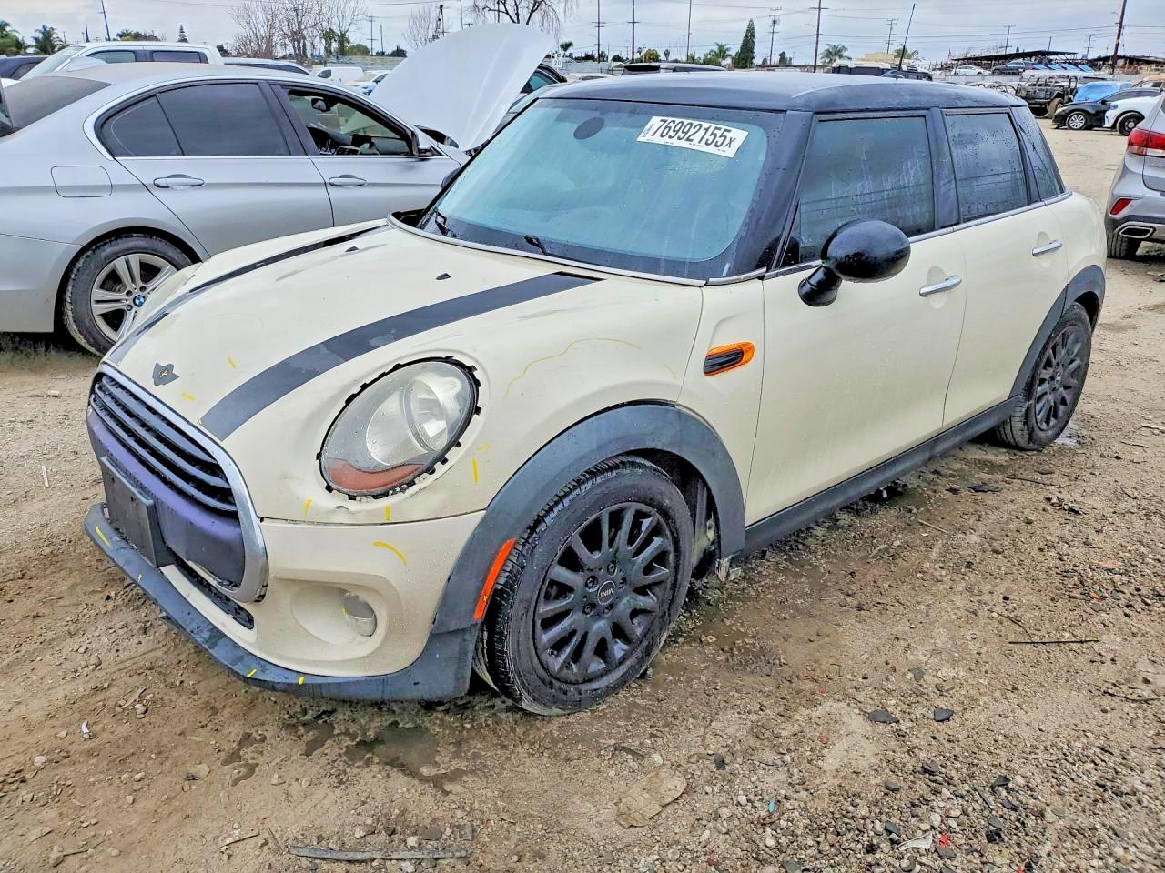 2018 MINI Hardtop 4 Door Cooper, VIN WMWXU1C55J2F79895 — Перед