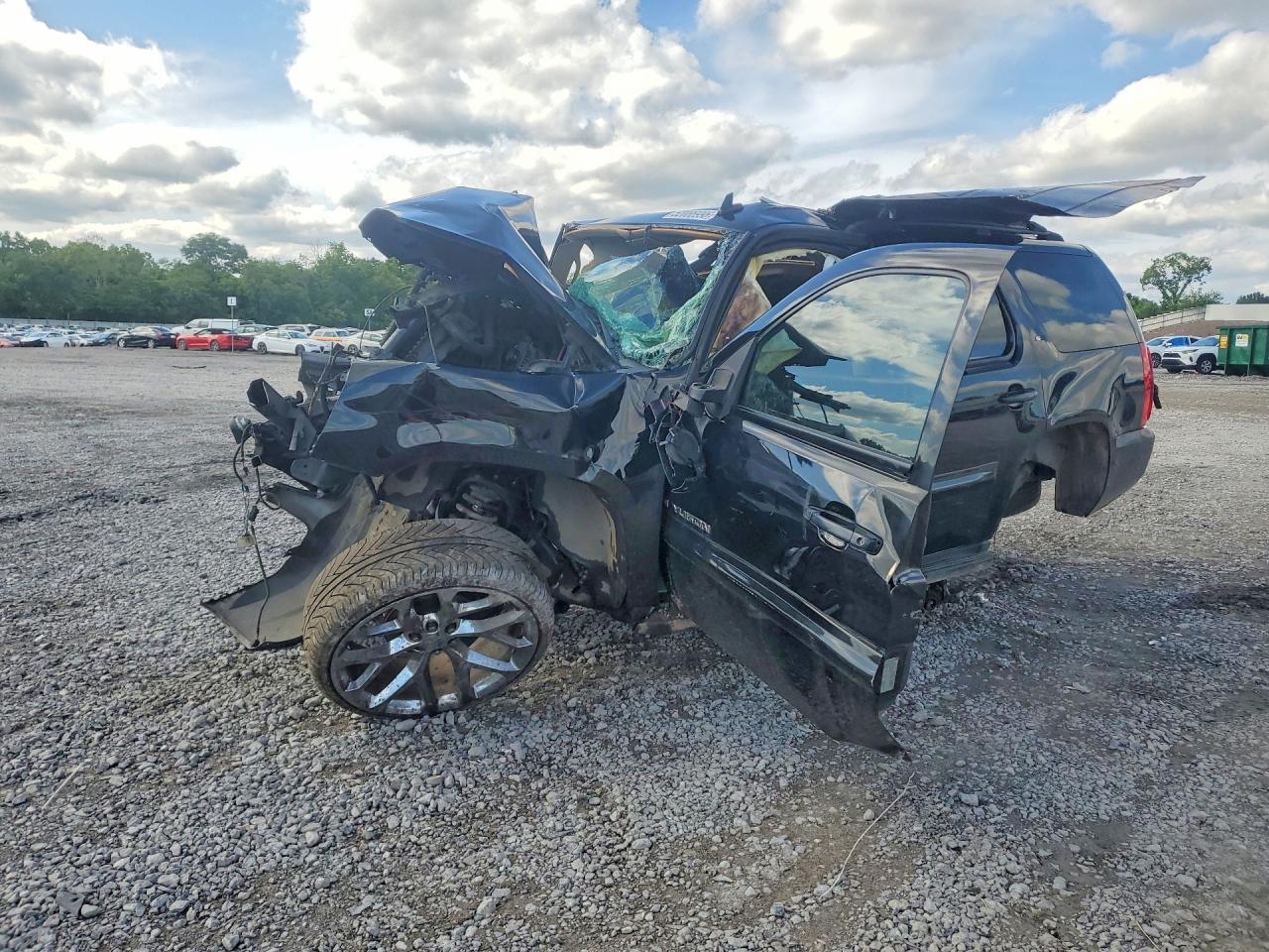 2007 GMC Yukon SLT, VIN 1GKFK130X7R191474 — Rollover