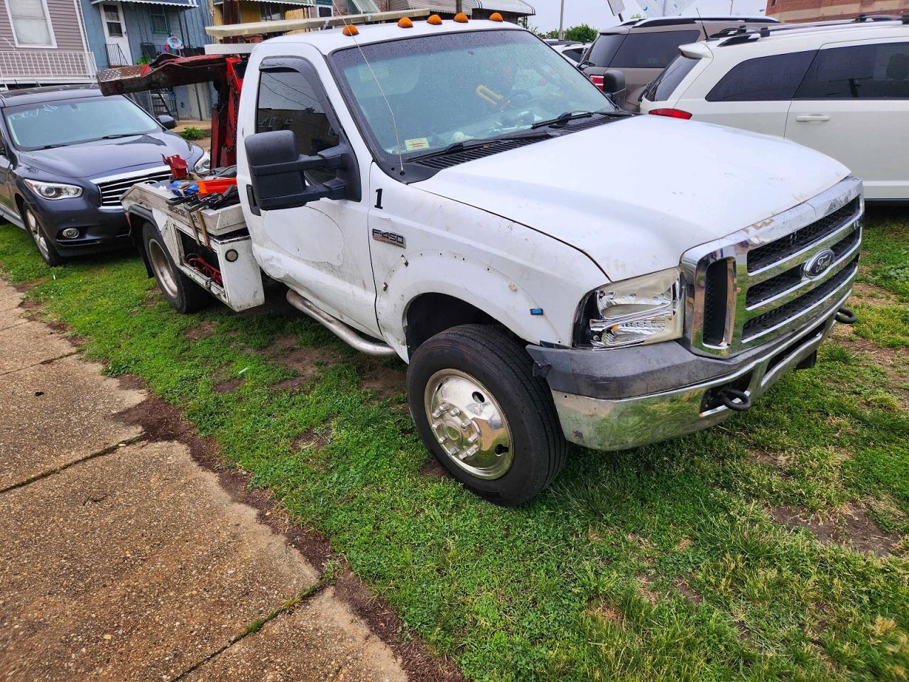 2006 Ford F-450 XL, VIN 1FDXF46P36ED11292 — Side