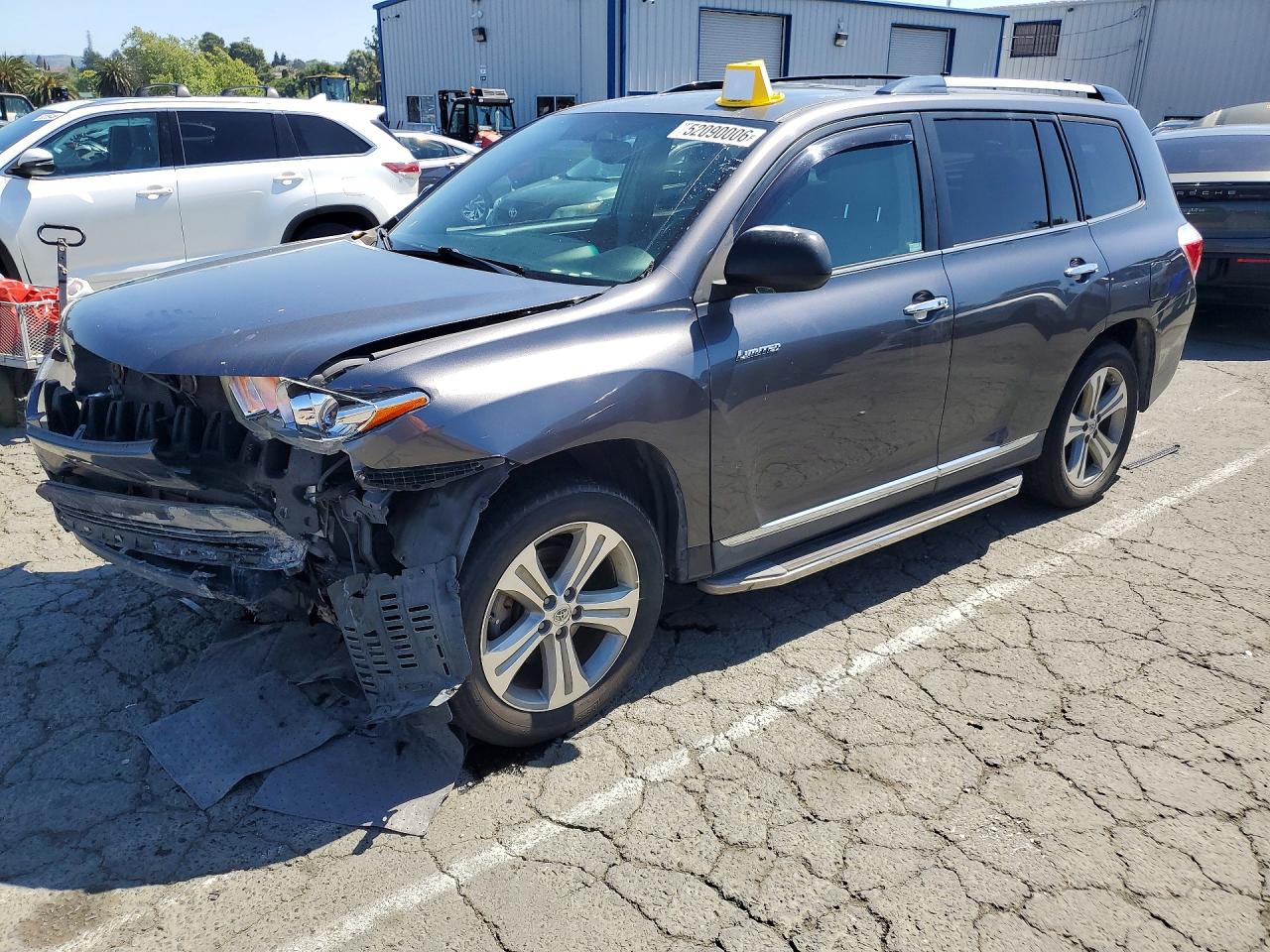 2013 Toyota Highlander Limited, VIN 5TDDK3EH6DS201884 — Front end
