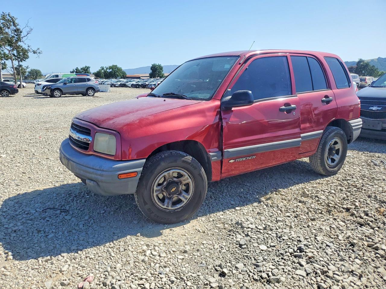 2000 Chevrolet Tracker, VIN 2CNBE13CXY6913756 — Side