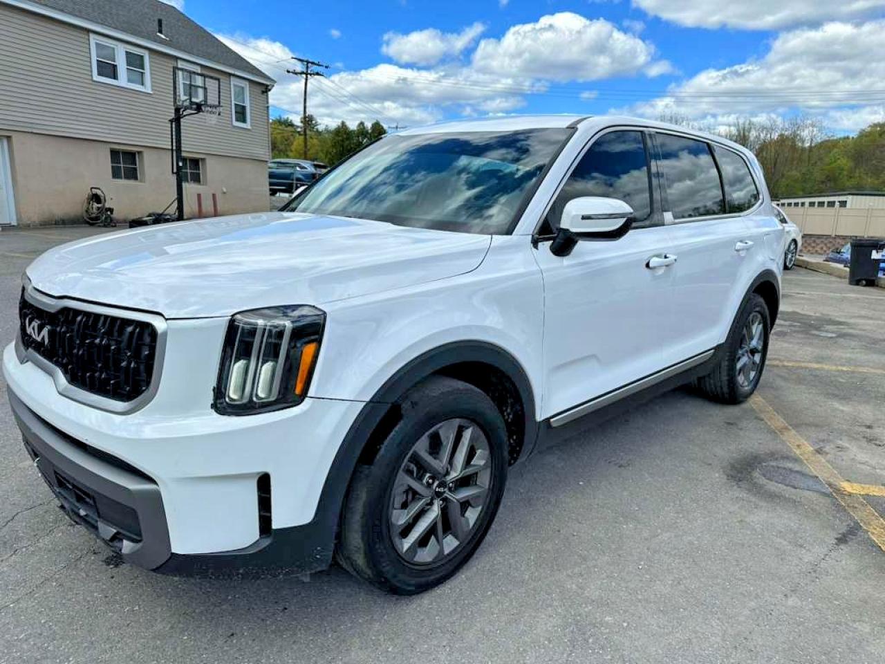 2023 Kia Telluride LX, VIN 5XYP2DGC8PG353106 — Minor dents and scratches