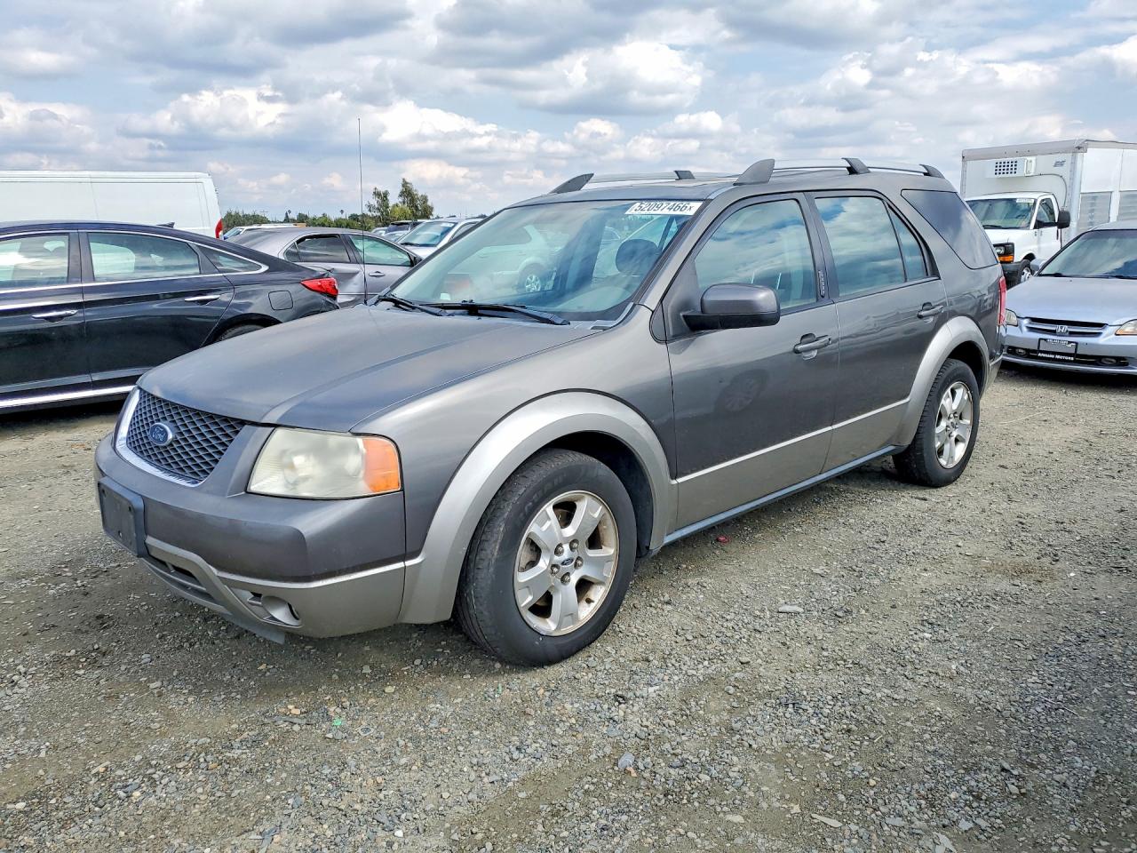 2005 Ford Freestyle SEL, VIN 1FMZK02115GA80927 — Normal wear