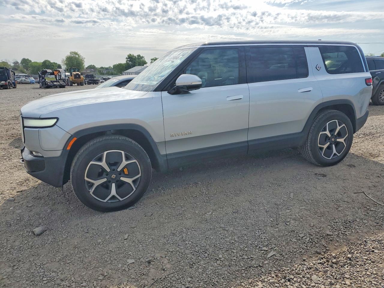 2024 Rivian R1S Adventure, VIN 7PDSGABA3RN034071 — Rear end