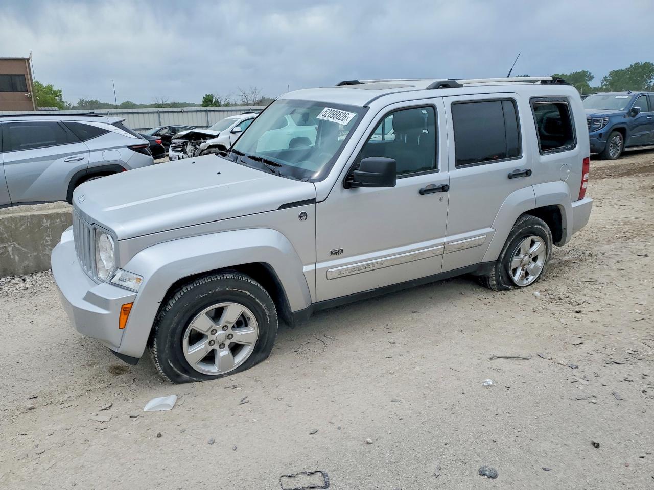 2011 Jeep Liberty Sport 70th Anniversary, VIN 1J4PN2GK1BW558274 — Бок