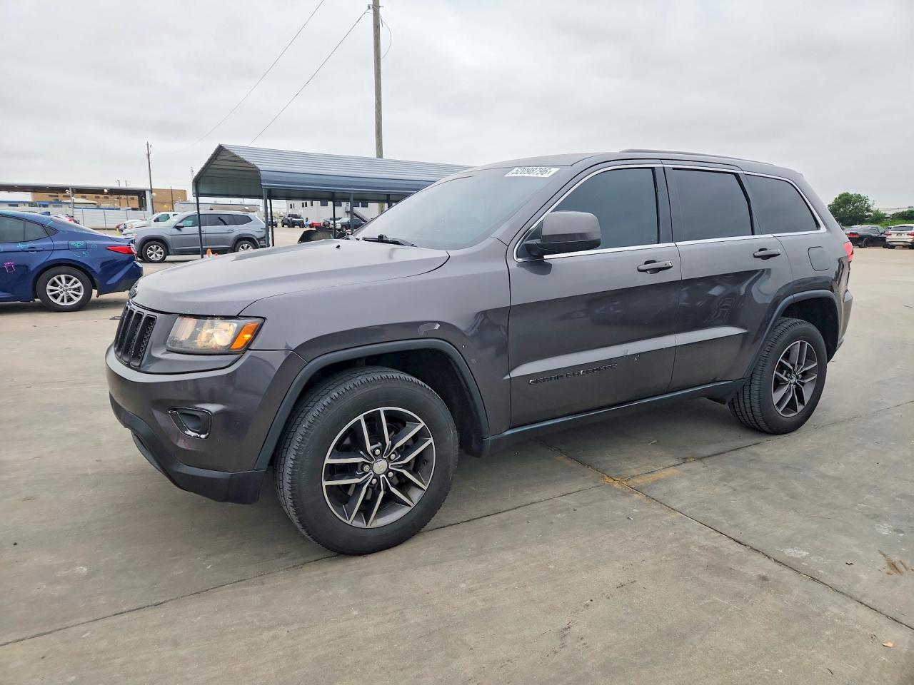 2014 Jeep Grand Cherokee Laredo, VIN 1C4RJFAG9EC260163 — Front end