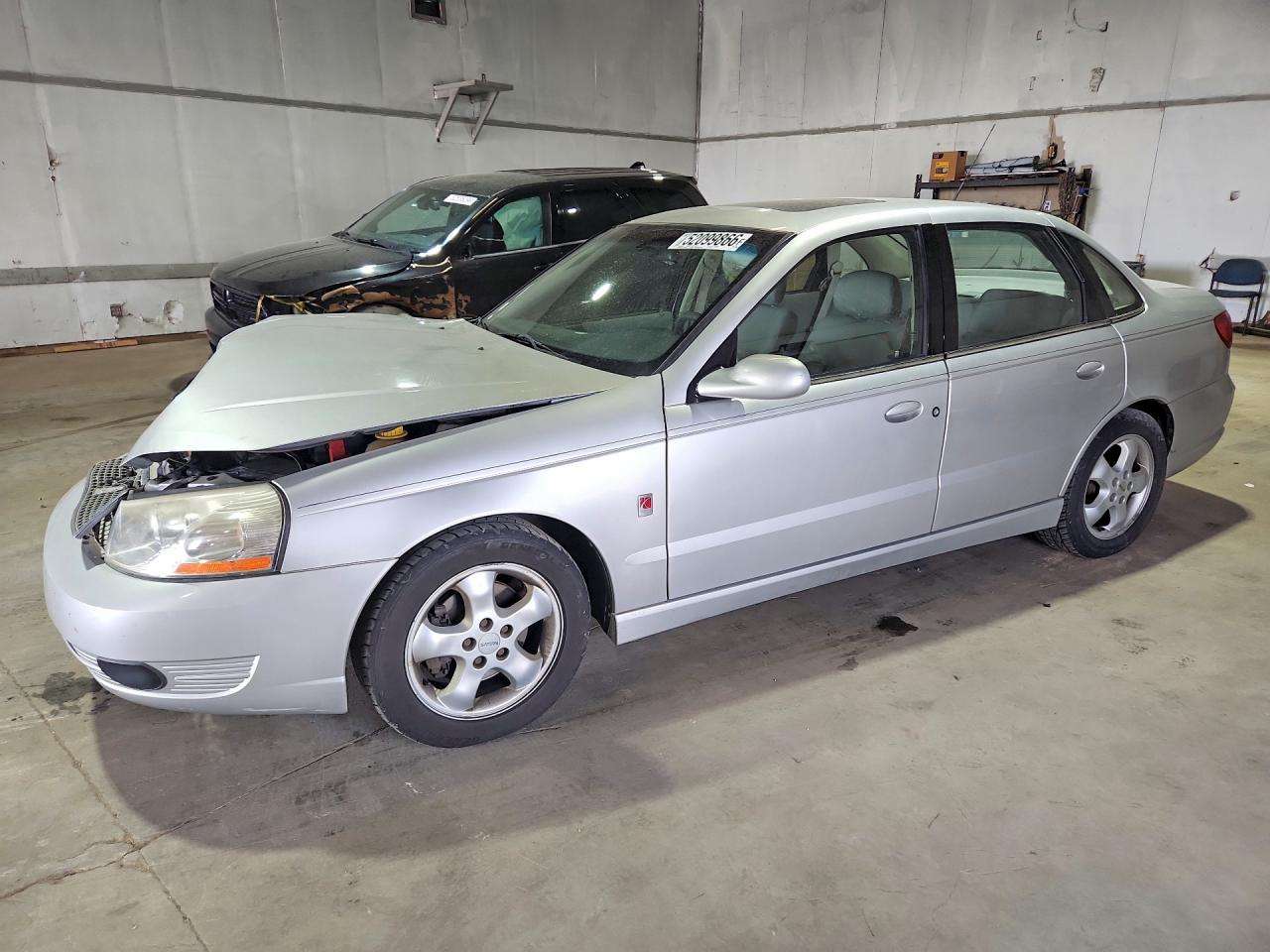 2004 Saturn L L300 2, VIN 1G8JD54R84Y501024 — Front end