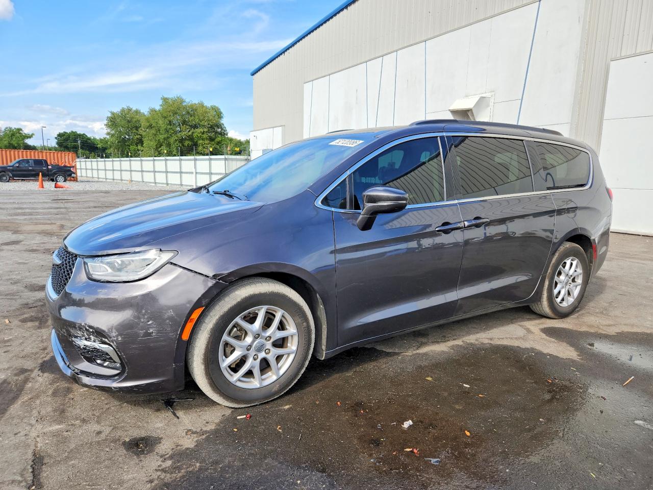 2022 Chrysler Pacifica Touring L, VIN 2C4RC1BG9NR194846 — Перед