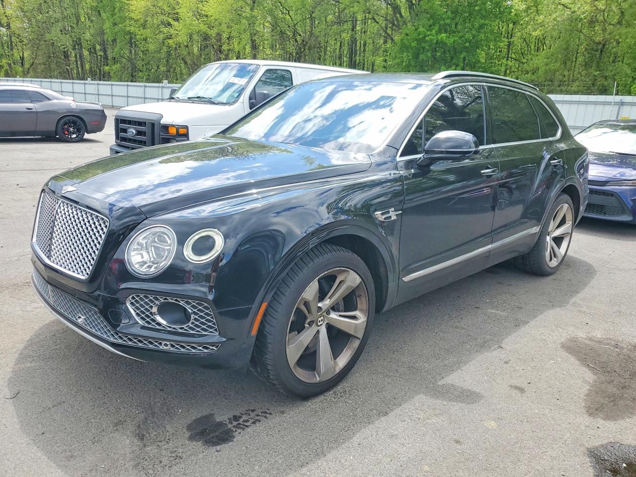 2019 Bentley Bentayga V8, VIN SJAAM2ZV1KC026743 — Rear end